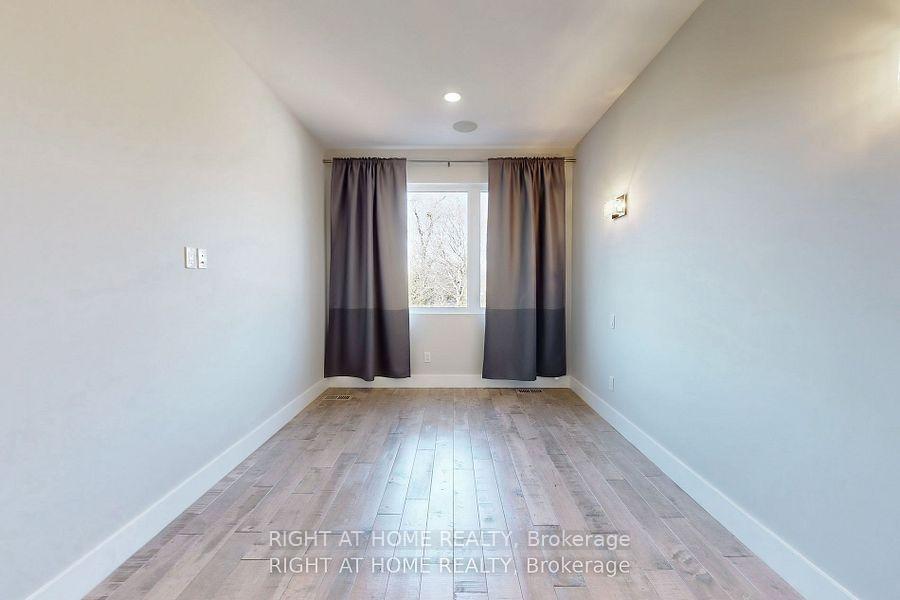 Photo 14 of 450 A Valermo Drive, Etobicoke, Alderwood — HOMEH