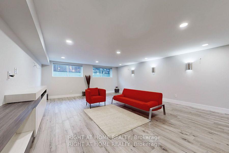 Photo 19 of 450 A Valermo Drive, Etobicoke, Alderwood — HOMEH