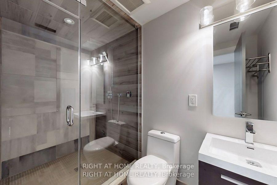 Photo 22 of 450 A Valermo Drive, Etobicoke, Alderwood — HOMEH