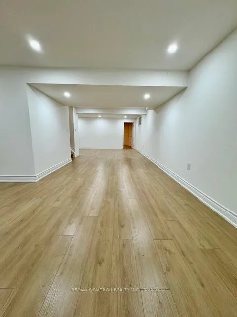 Photo 4 of Unit Basement, 8 Devins Drive, Aurora, Aurora Heights — HOMEH