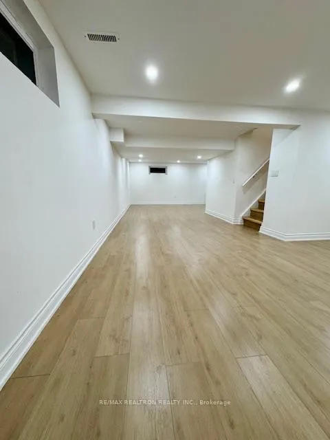 Photo 5 of Unit Basement, 8 Devins Drive, Aurora, Aurora Heights — HOMEH