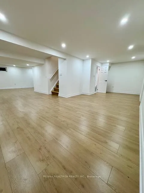Photo 6 of Unit Basement, 8 Devins Drive, Aurora, Aurora Heights — HOMEH