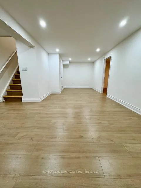 Photo 7 of Unit Basement, 8 Devins Drive, Aurora, Aurora Heights — HOMEH