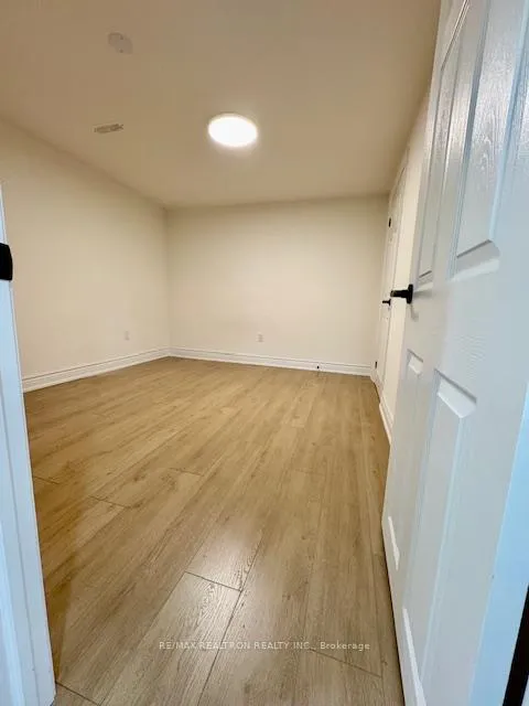 Photo 9 of Unit Basement, 8 Devins Drive, Aurora, Aurora Heights — HOMEH