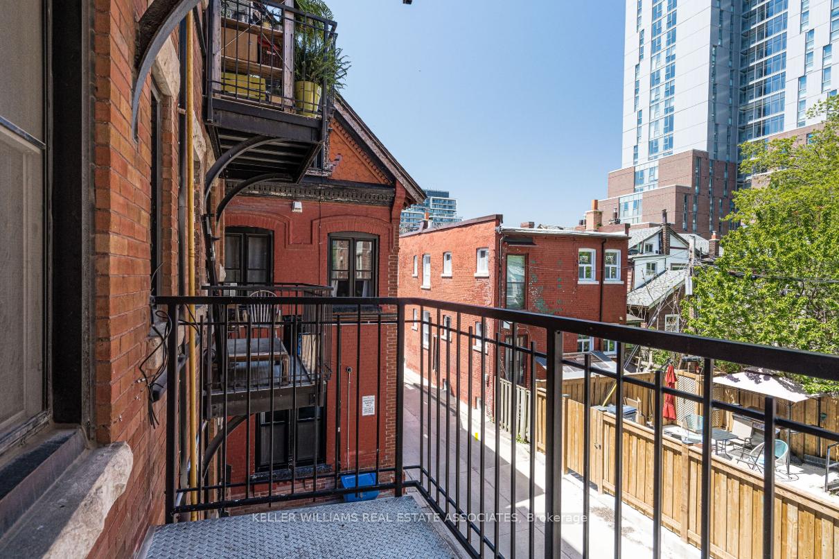 Photo 3 of Unit 307, 160 Huron Street, Toronto, Kensington-Chinatown — HOMEH