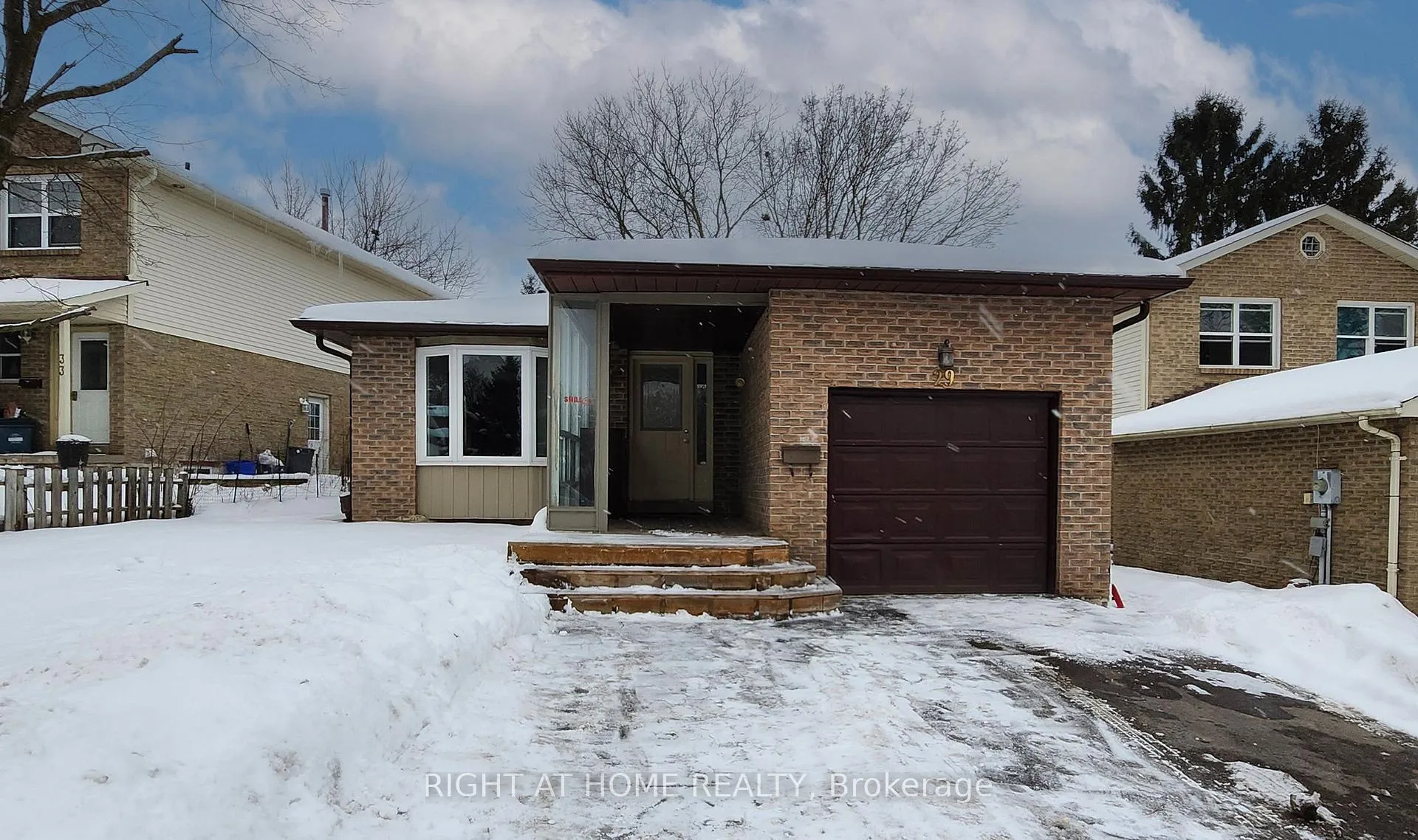 Photo 1 of 29 Fox Run, Barrie, Letitia Heights — HOMEH