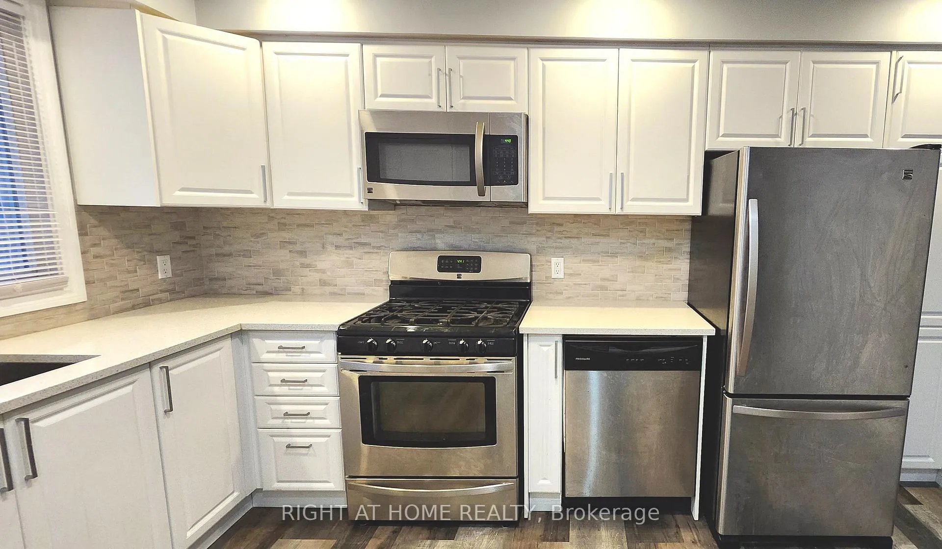 Photo 14 of 29 Fox Run, Barrie, Letitia Heights — HOMEH