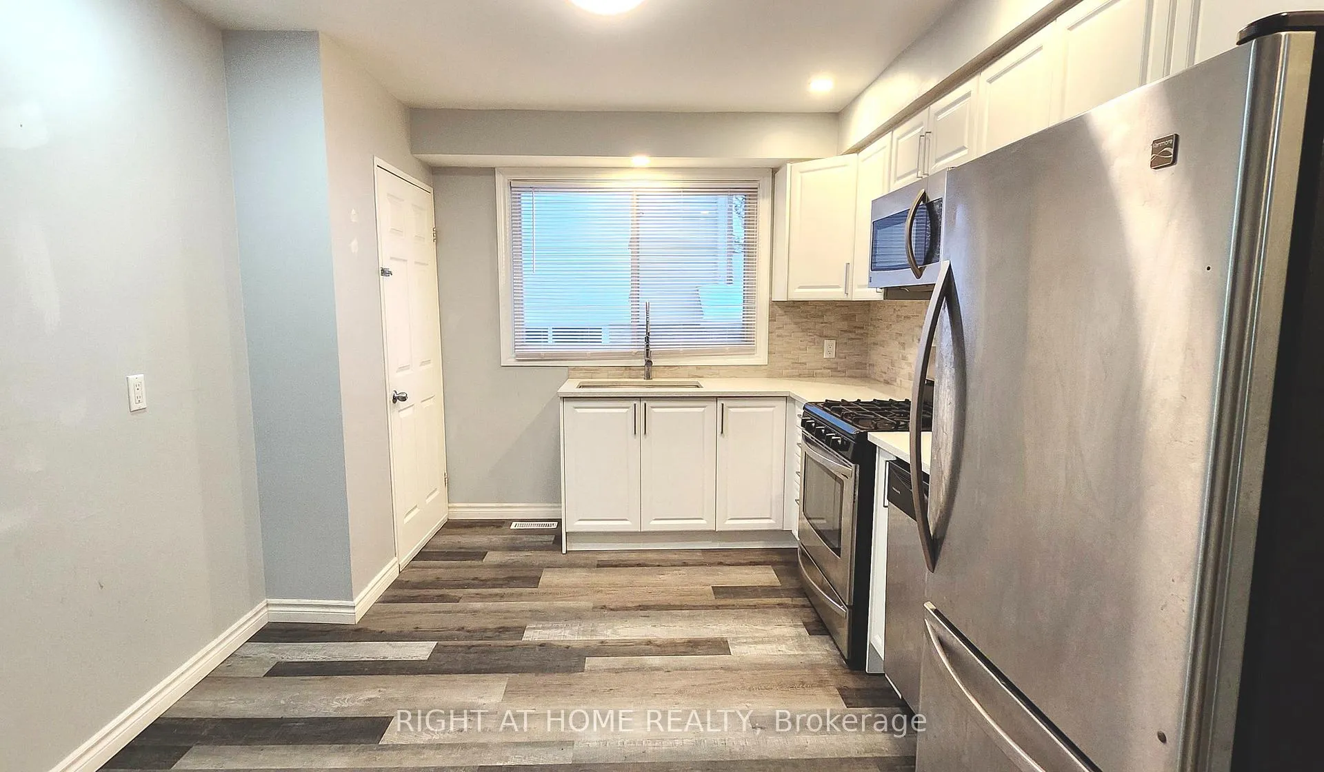 Photo 18 of 29 Fox Run, Barrie, Letitia Heights — HOMEH