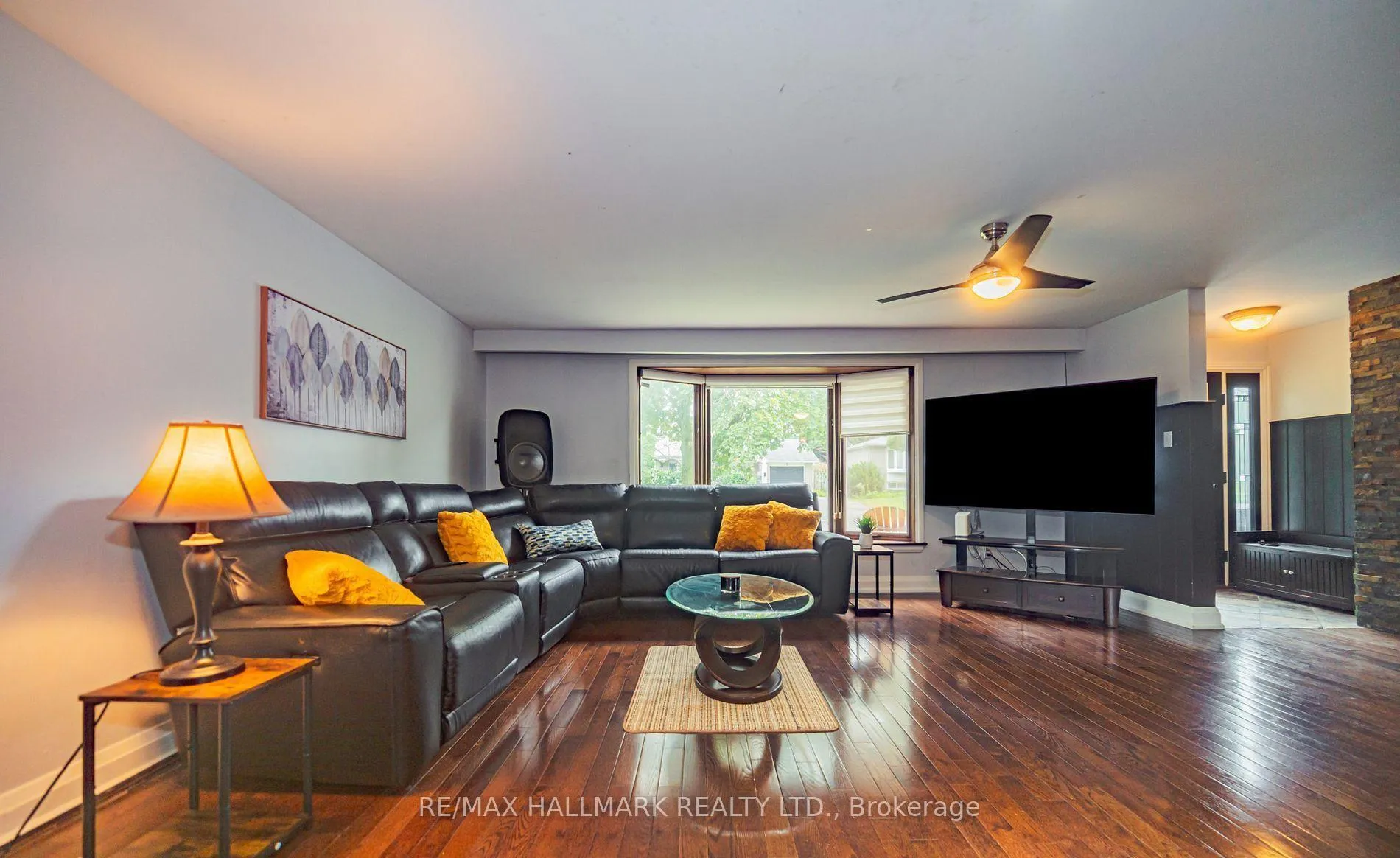 Photo 7 of 4 Devins Drive, Aurora, Aurora Heights — HOMEH