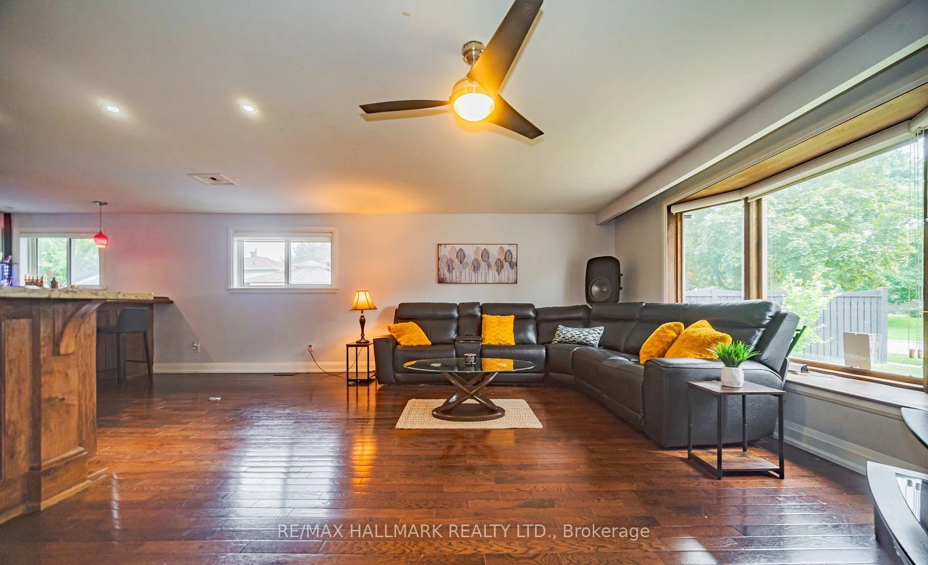 Photo 9 of 4 Devins Drive, Aurora, Aurora Heights — HOMEH