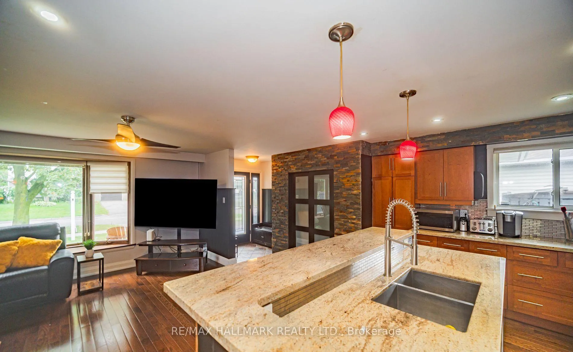 Photo 15 of 4 Devins Drive, Aurora, Aurora Heights — HOMEH
