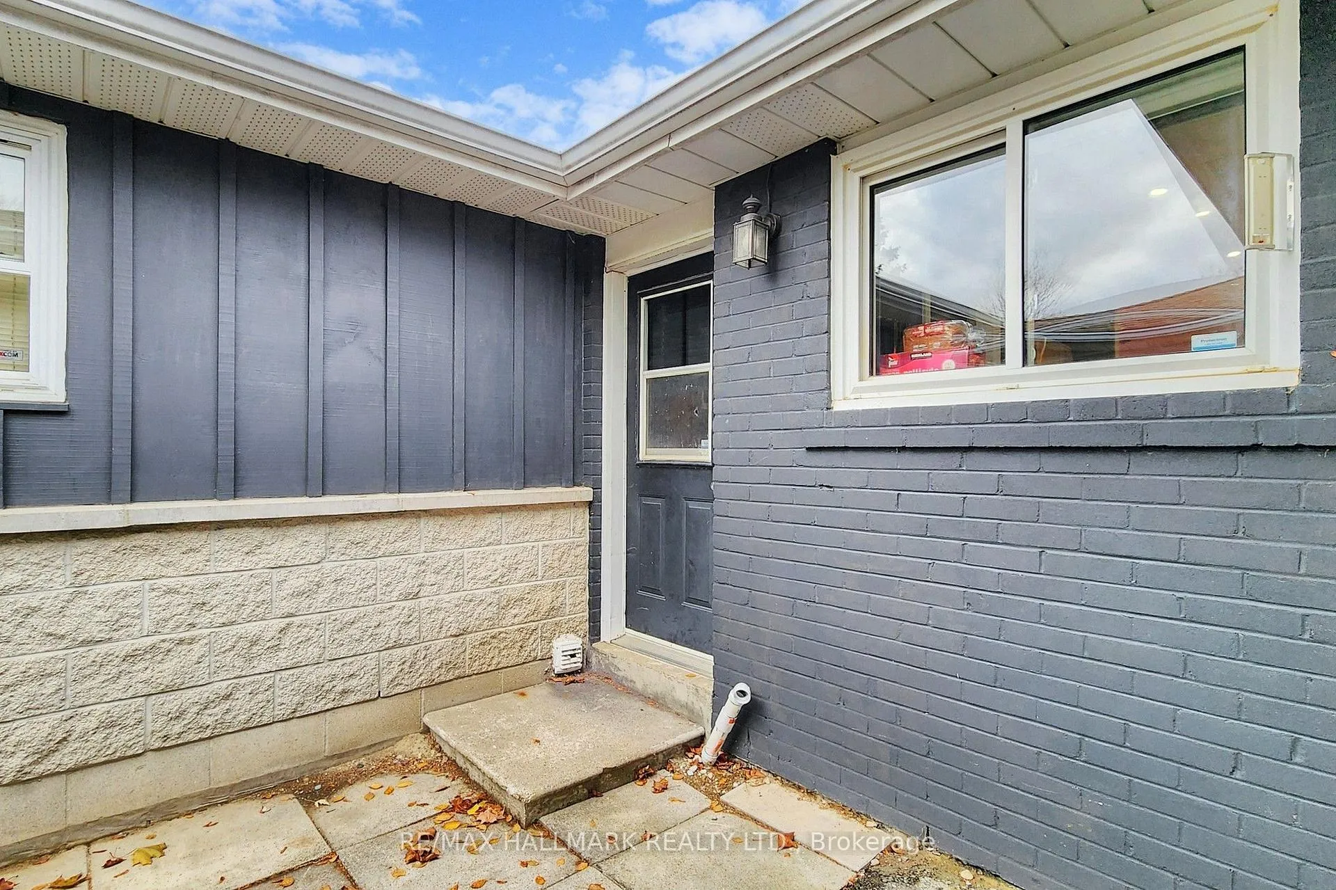 Photo 27 of 4 Devins Drive, Aurora, Aurora Heights — HOMEH