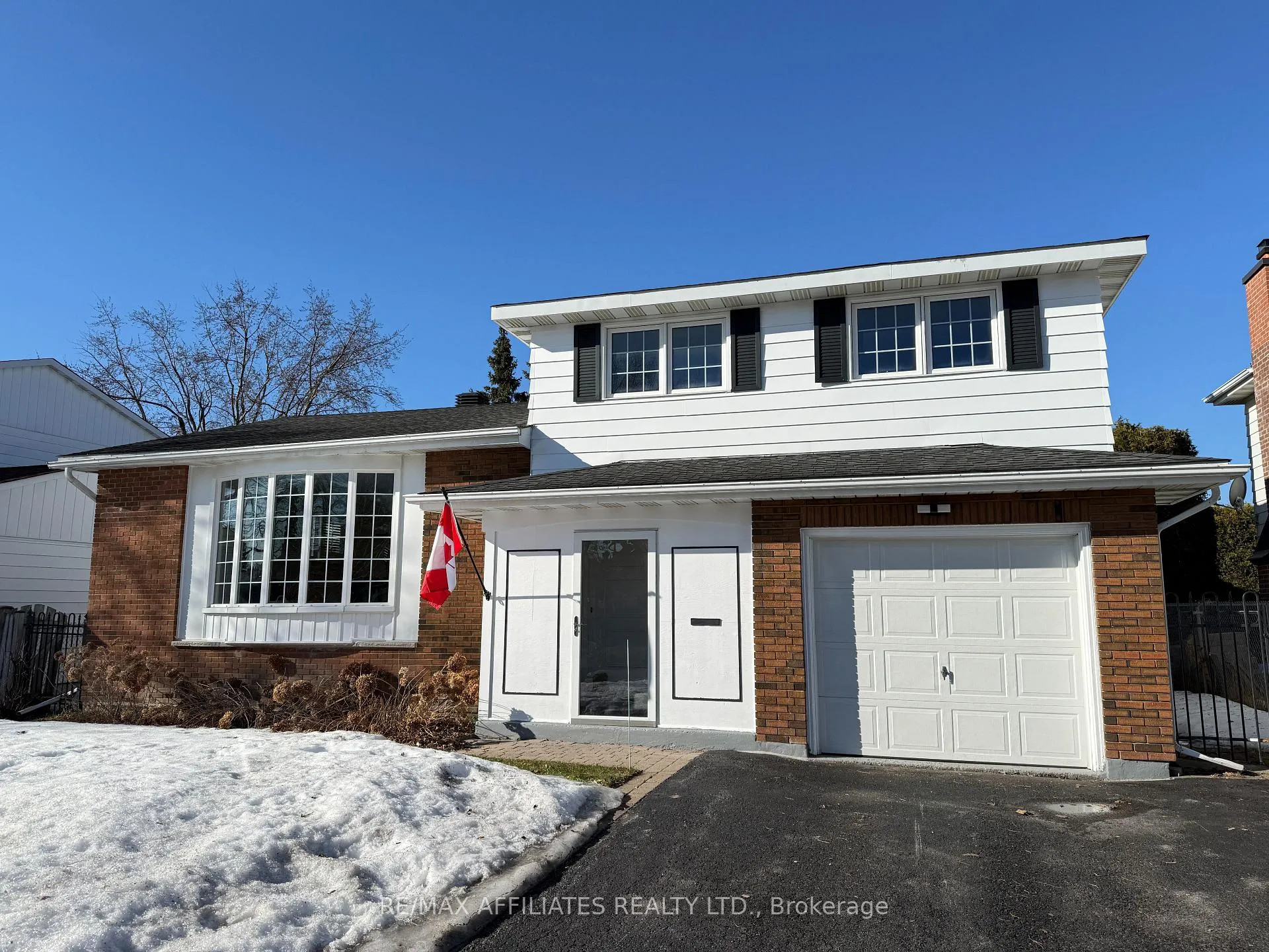 Photo 3 of 42 Centrepark Drive, Ottawa, Blackburn Hamlet — HOMEH
