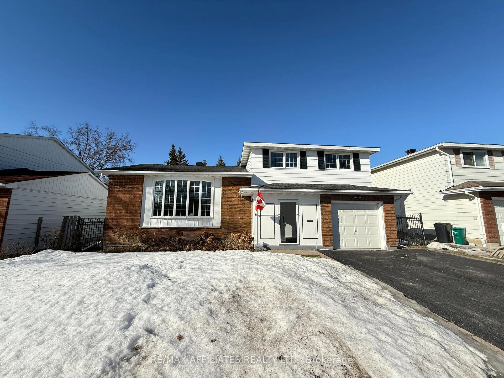 Photo 7 of 42 Centrepark Drive, Ottawa, Blackburn Hamlet — HOMEH