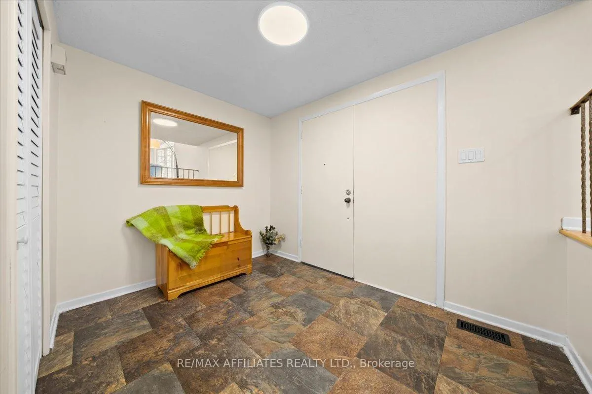 Photo 8 of 42 Centrepark Drive, Ottawa, Blackburn Hamlet — HOMEH