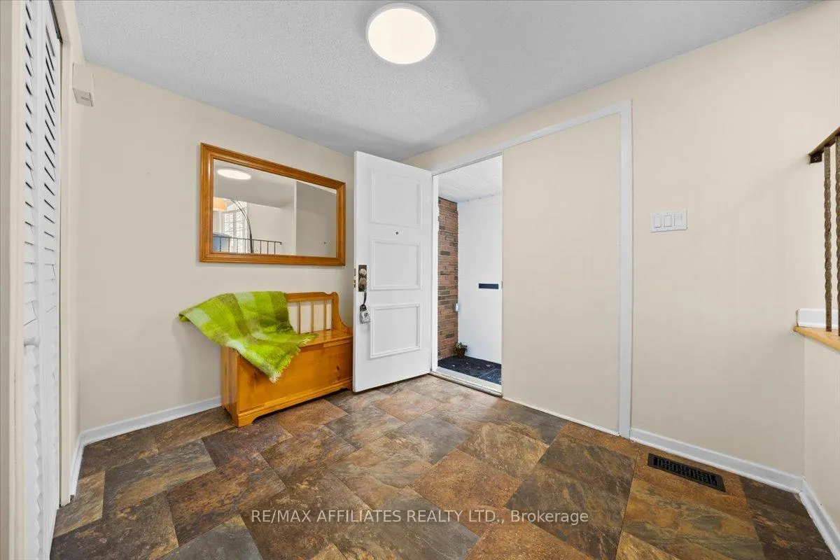 Photo 12 of 42 Centrepark Drive, Ottawa, Blackburn Hamlet — HOMEH