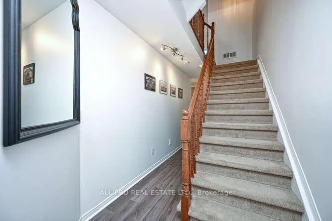Photo 17 of 74 Songbird Private, Ottawa, Westcliffe Estates — HOMEH
