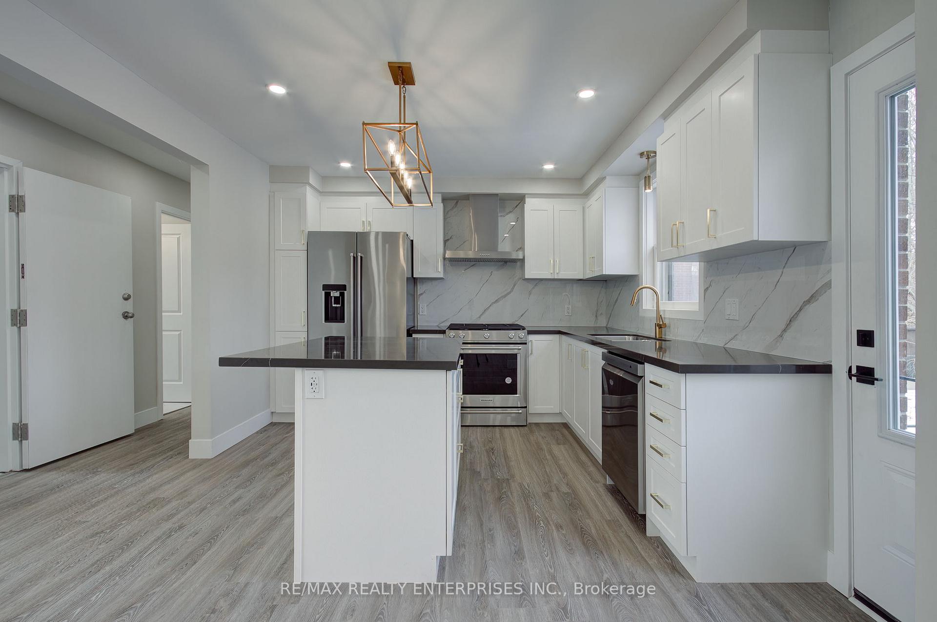 Photo 4 of 28 Algoma Street, Etobicoke, Mimico — HOMEH