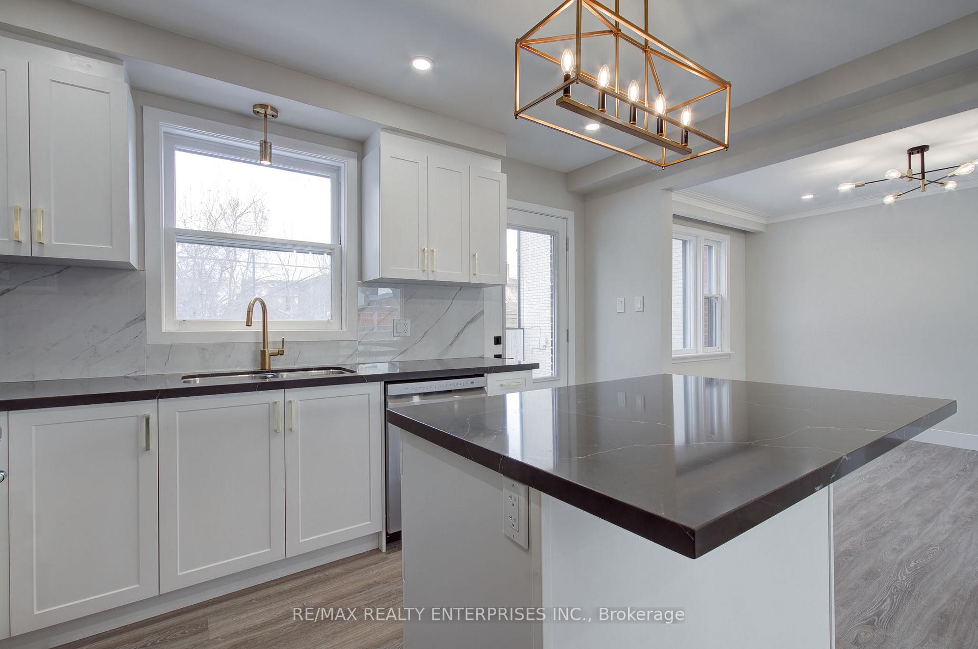 Photo 5 of 28 Algoma Street, Etobicoke, Mimico — HOMEH