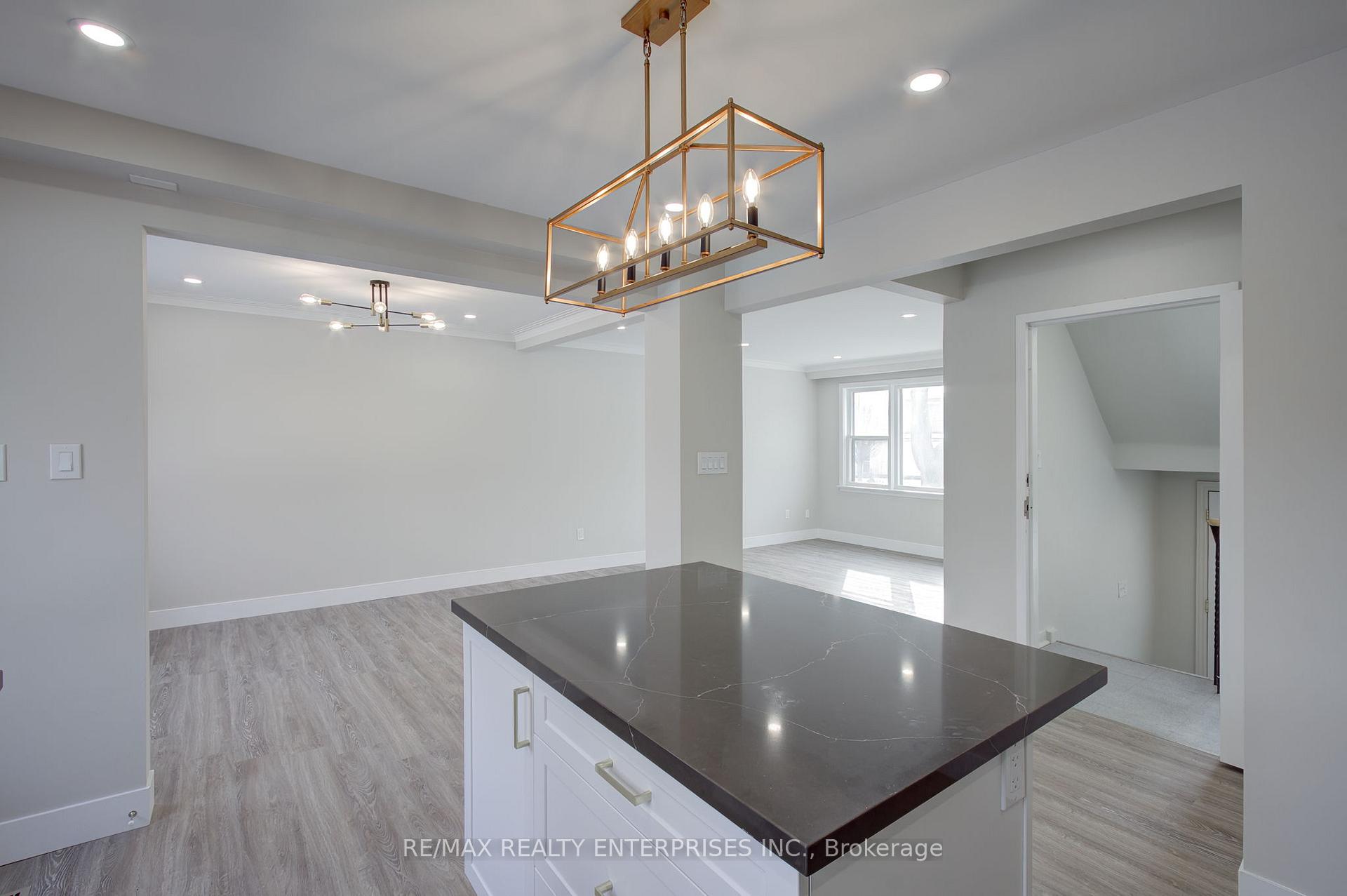 Photo 6 of 28 Algoma Street, Etobicoke, Mimico — HOMEH