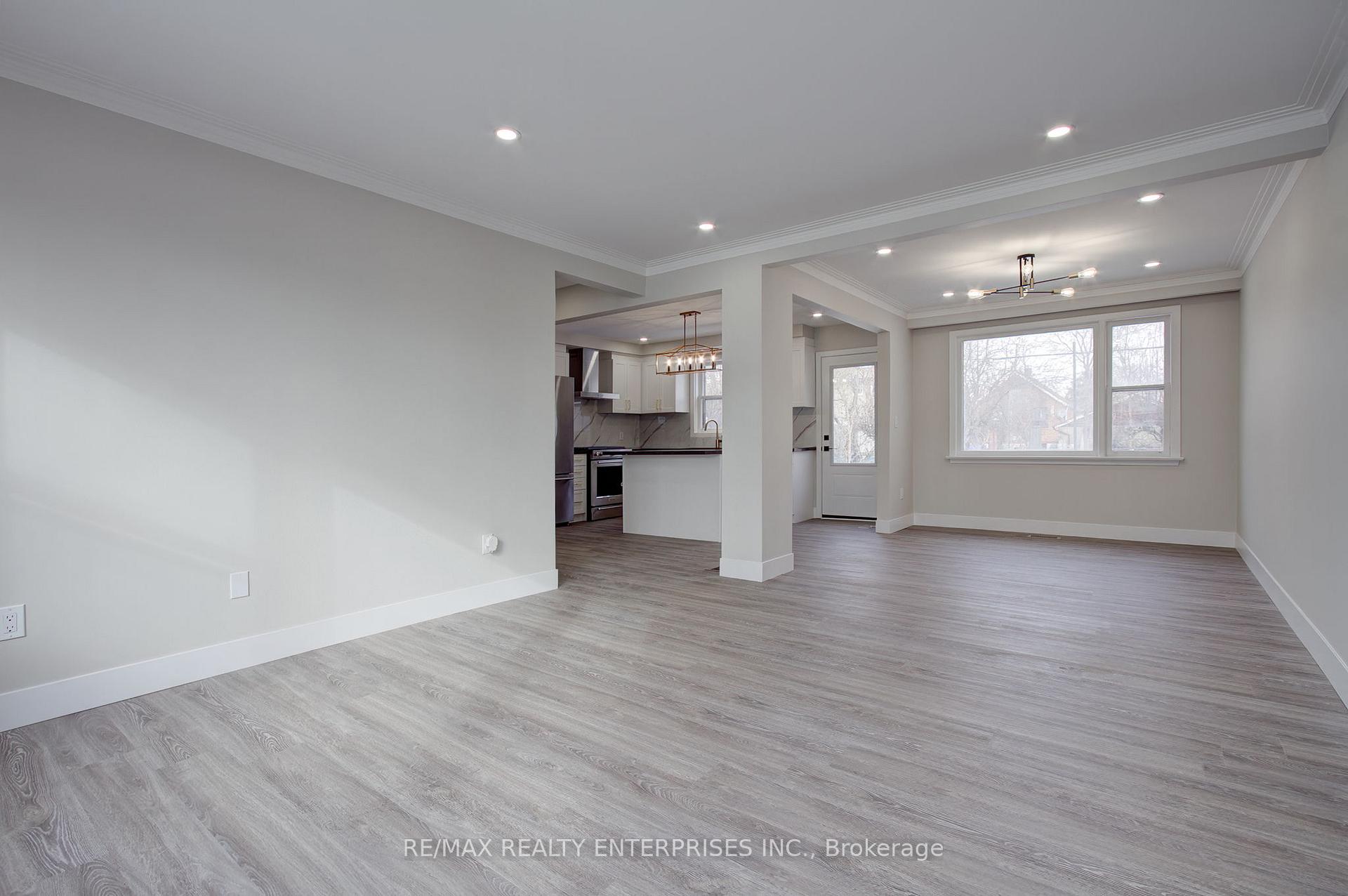Photo 9 of 28 Algoma Street, Etobicoke, Mimico — HOMEH