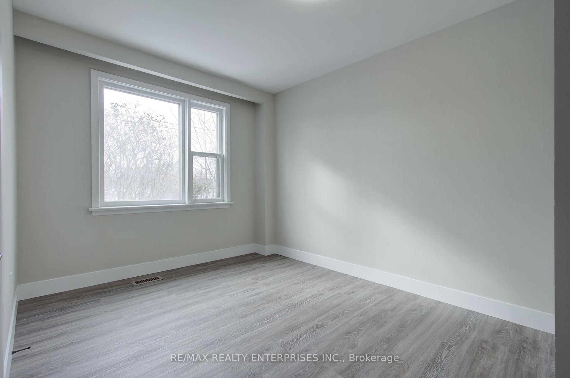 Photo 12 of 28 Algoma Street, Etobicoke, Mimico — HOMEH