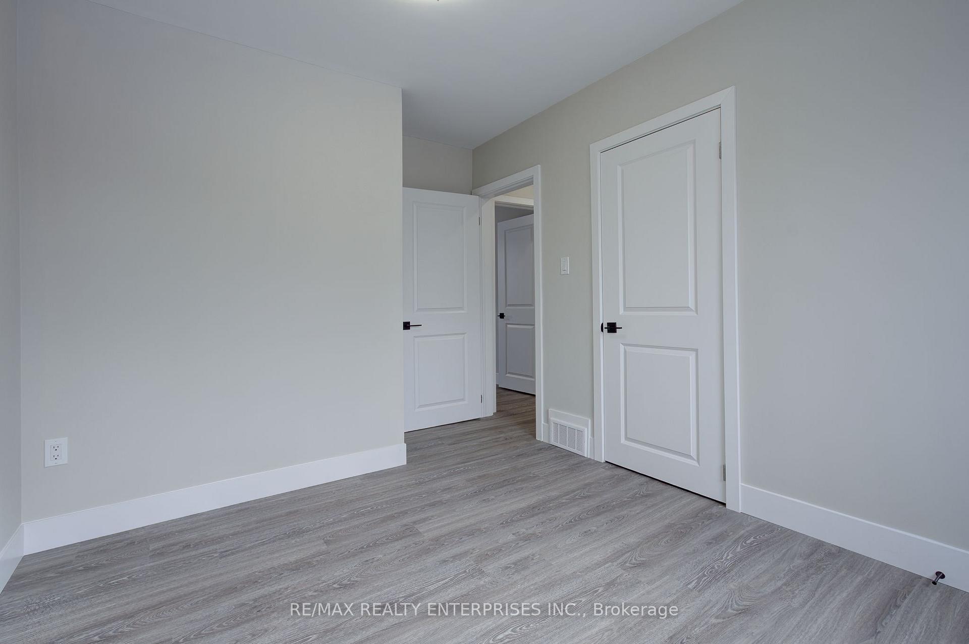 Photo 13 of 28 Algoma Street, Etobicoke, Mimico — HOMEH
