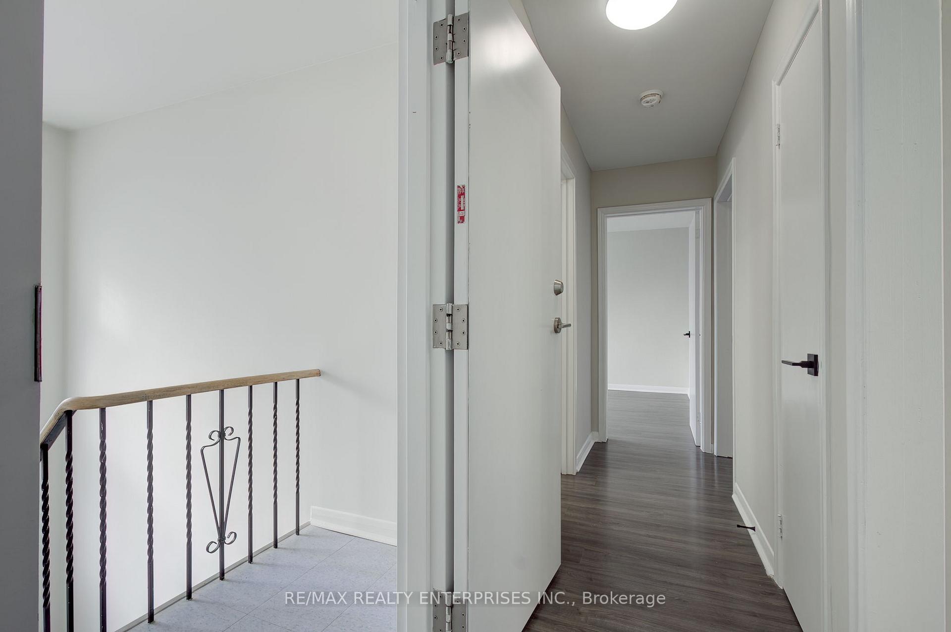 Photo 17 of 28 Algoma Street, Etobicoke, Mimico — HOMEH