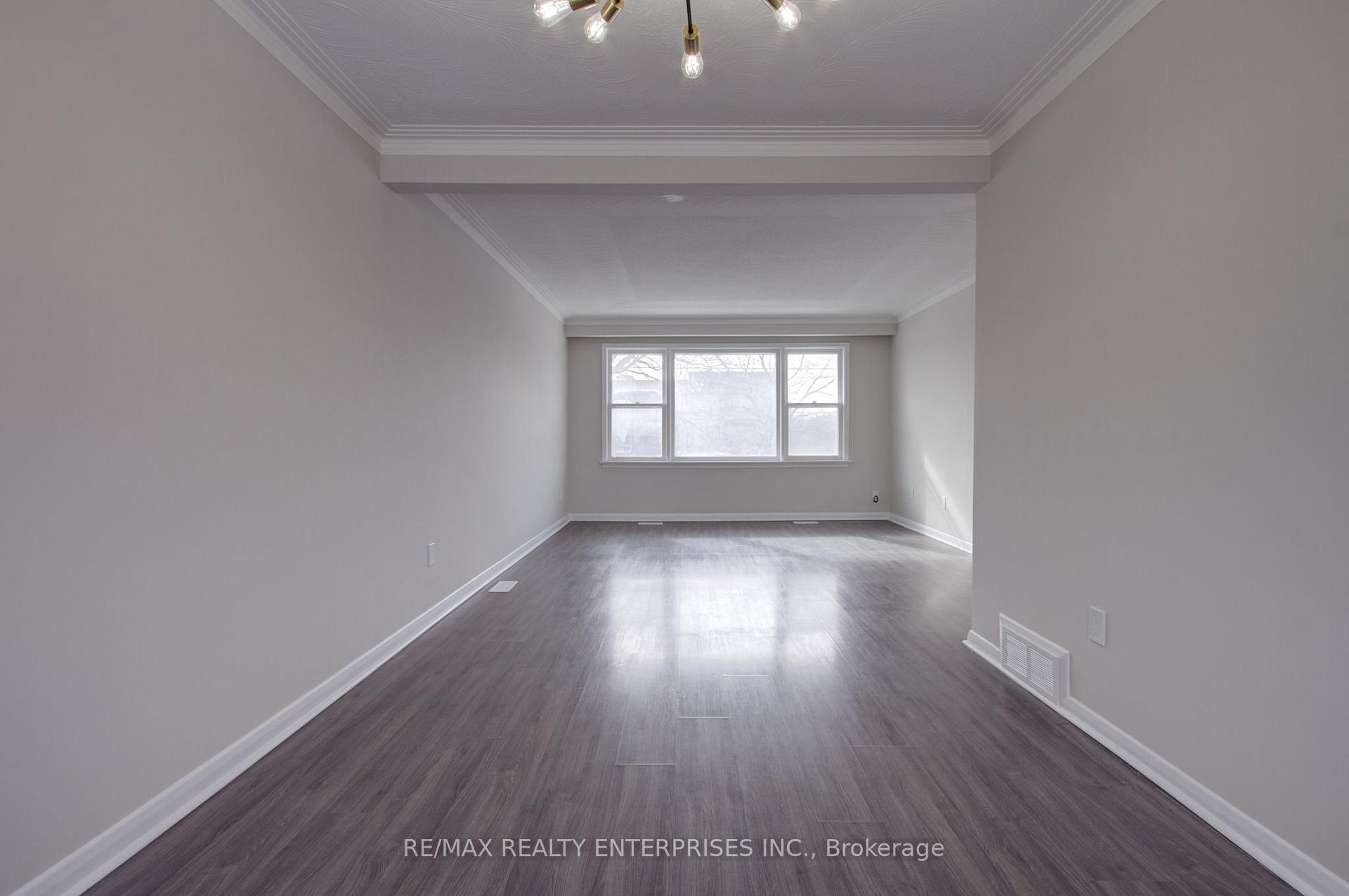 Photo 20 of 28 Algoma Street, Etobicoke, Mimico — HOMEH