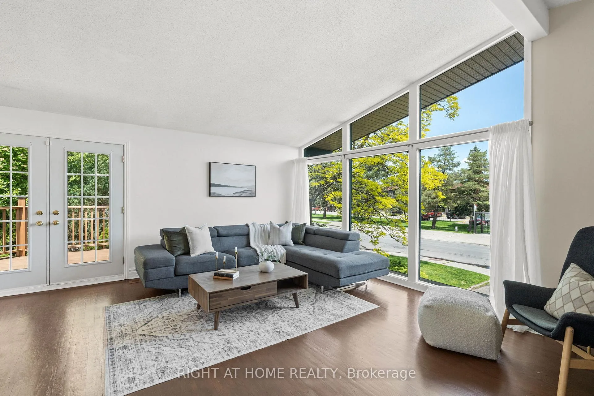 Photo 11 of 690 Coronation Avenue, Ottawa, Riverview Park — HOMEH