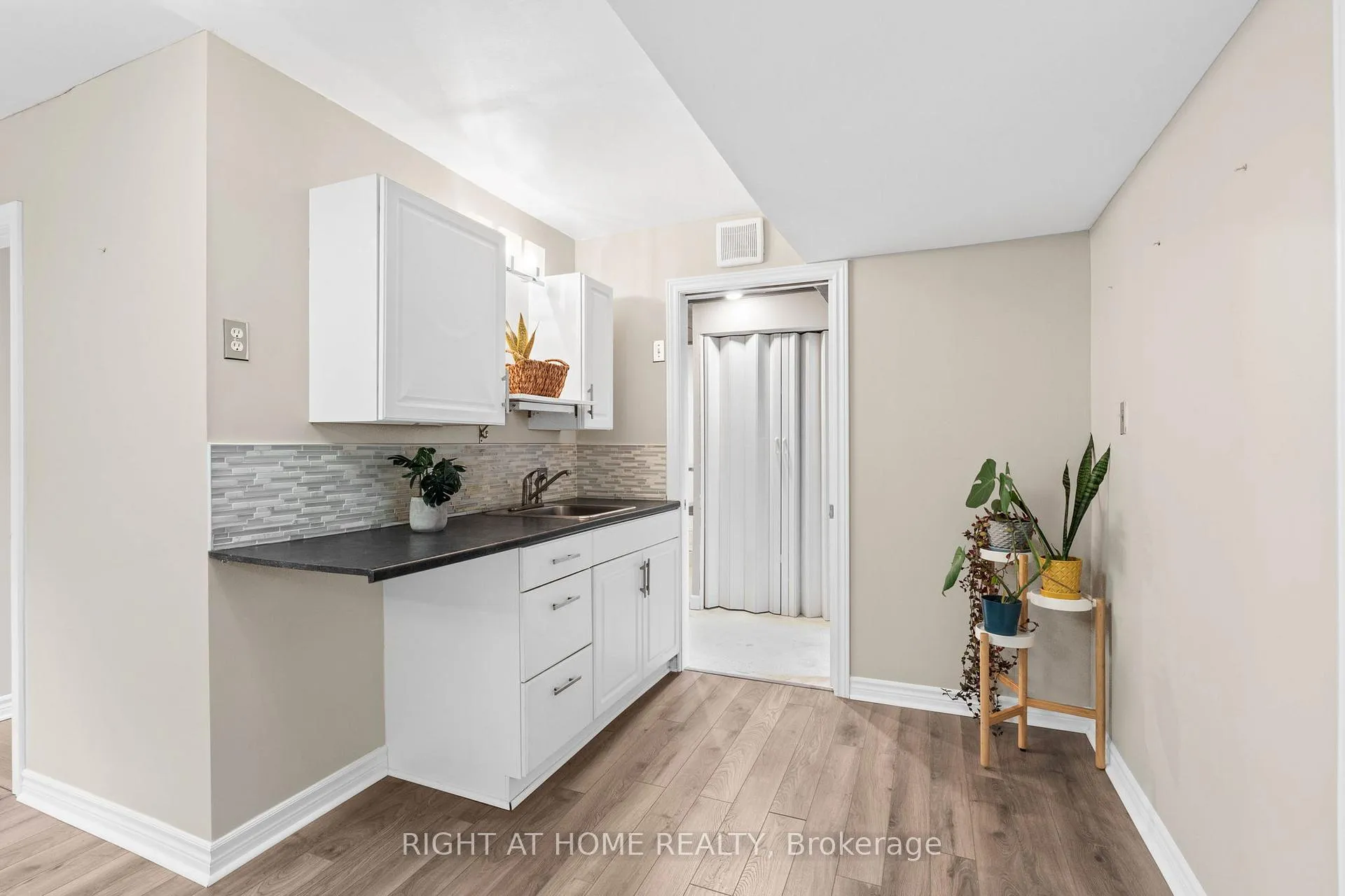 Photo 127 of 690 Coronation Avenue, Ottawa, Riverview Park — HOMEH