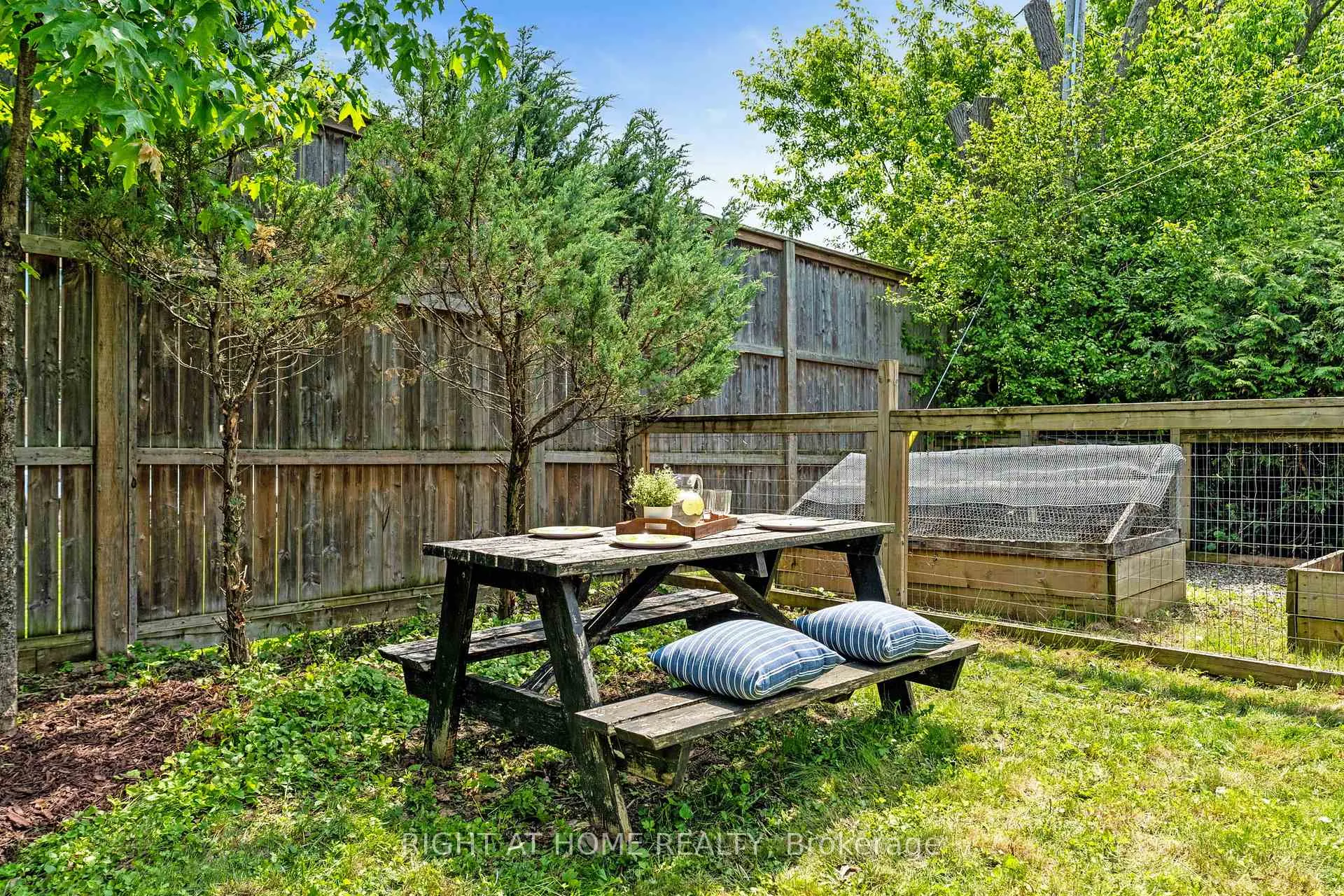 Photo 161 of 690 Coronation Avenue, Ottawa, Riverview Park — HOMEH