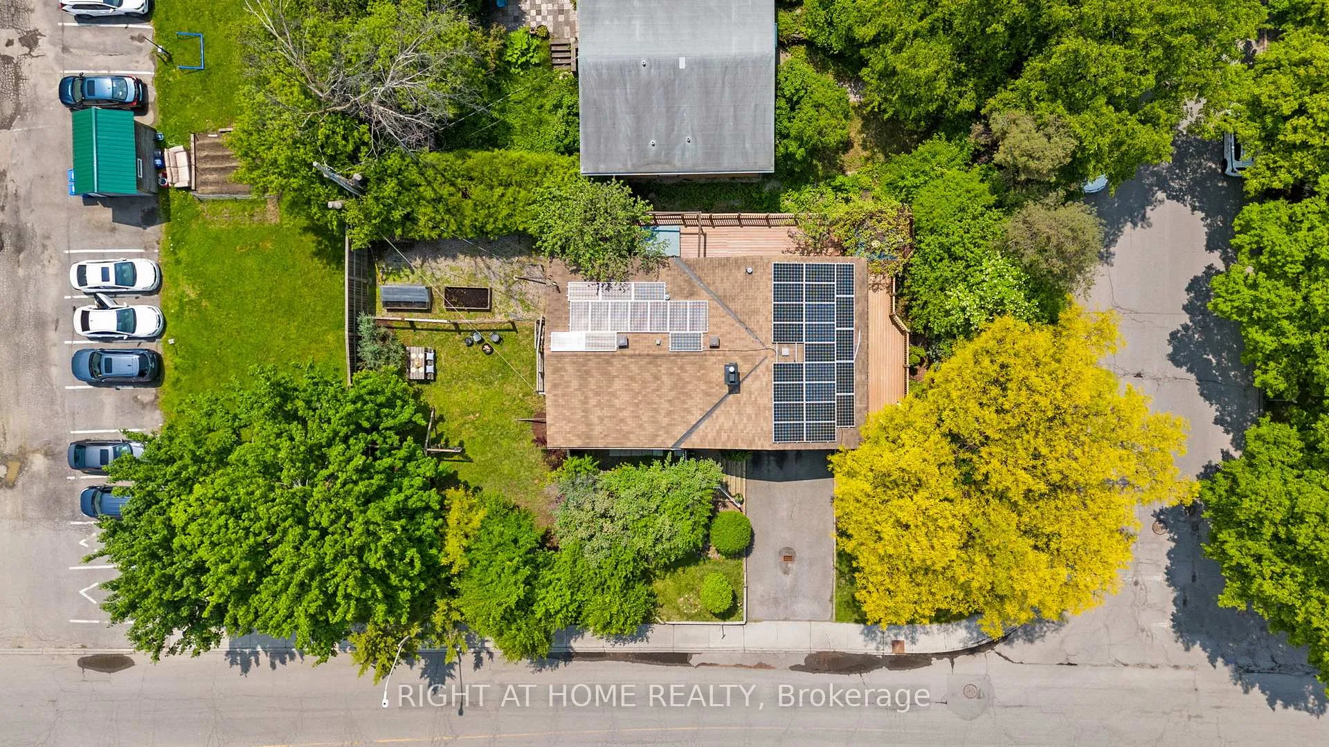Photo 194 of 690 Coronation Avenue, Ottawa, Riverview Park — HOMEH