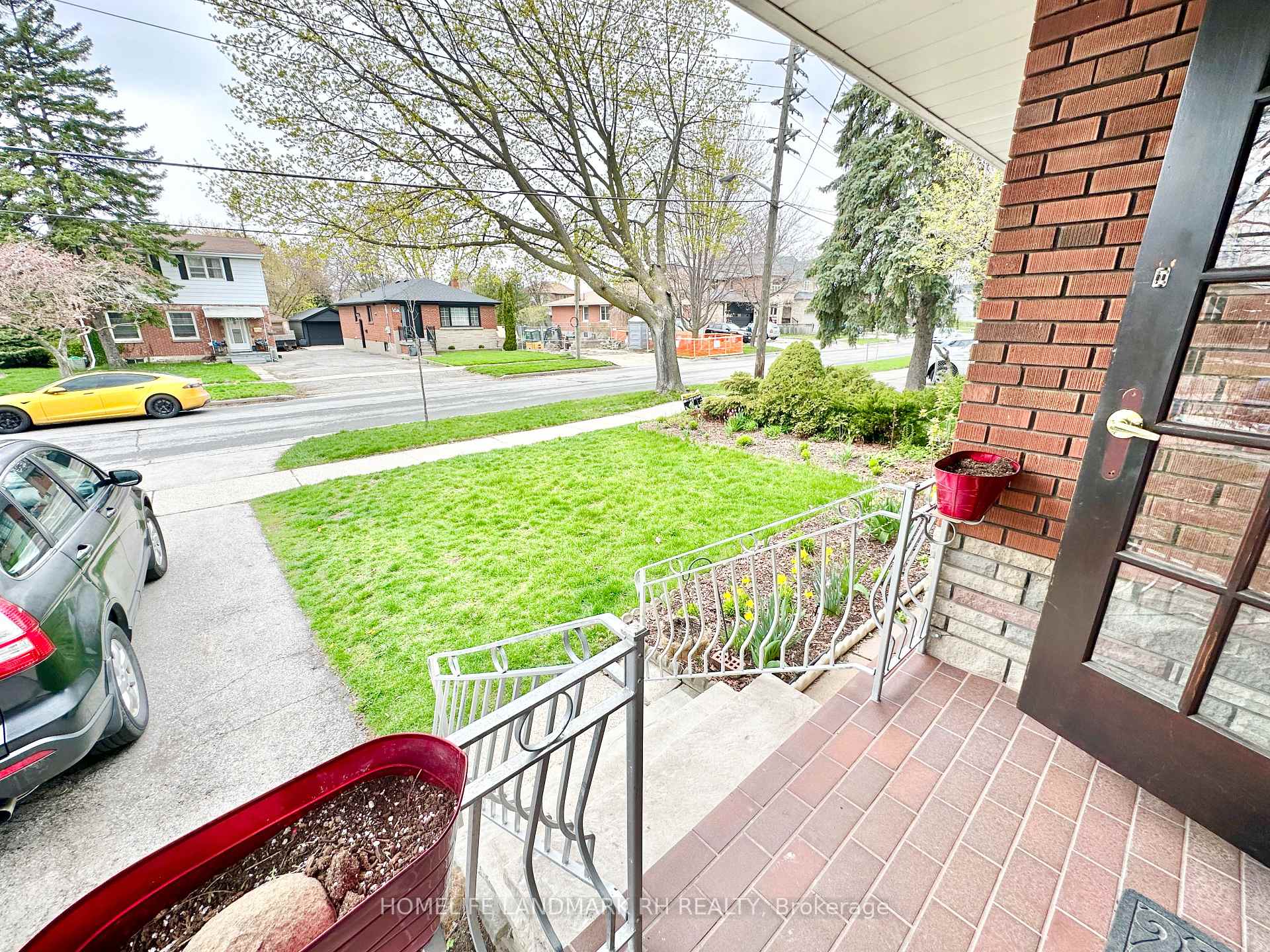Photo 2 of 11 Bellman Avenue, Etobicoke, Alderwood — HOMEH