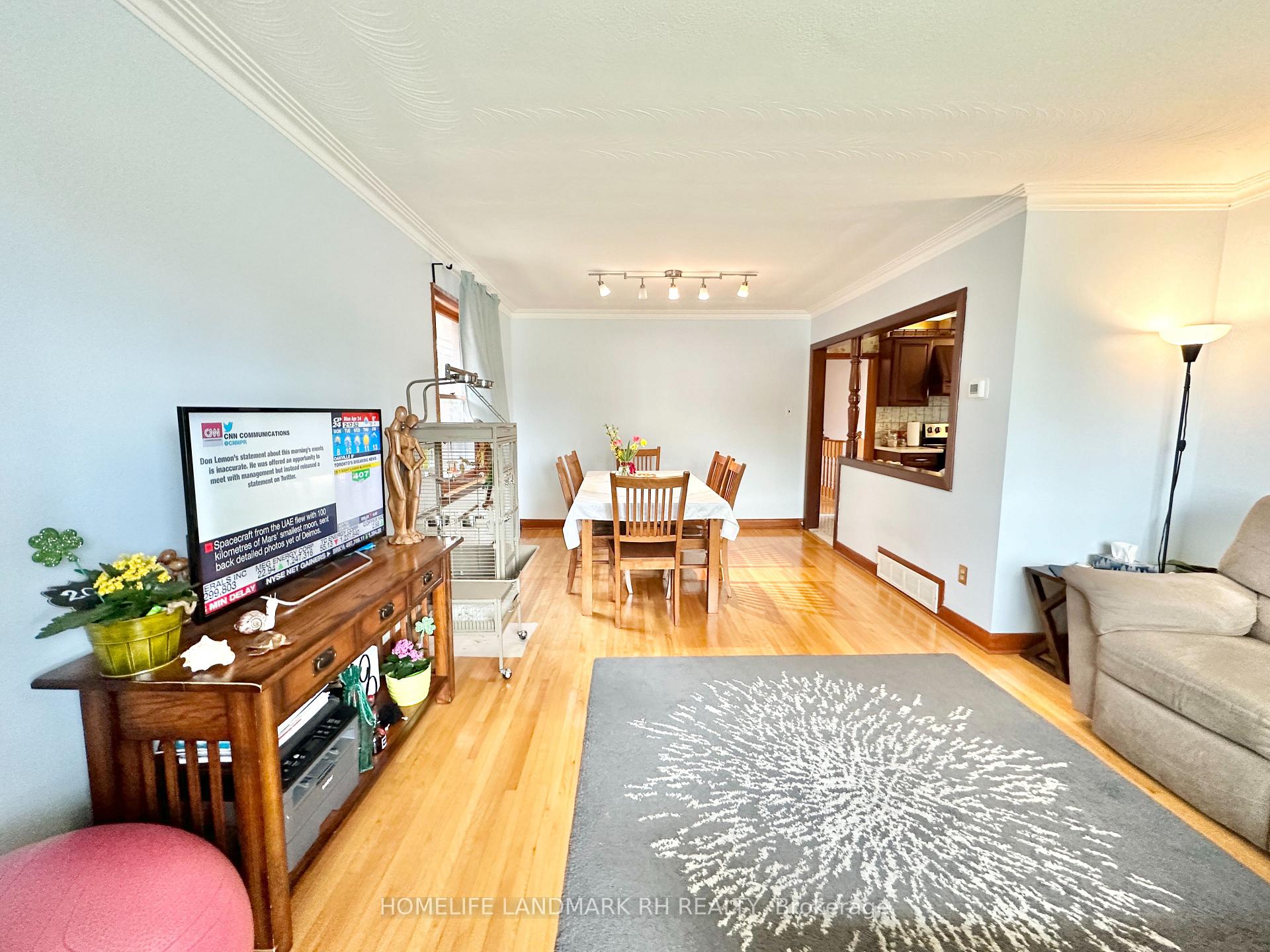 Photo 4 of 11 Bellman Avenue, Etobicoke, Alderwood — HOMEH