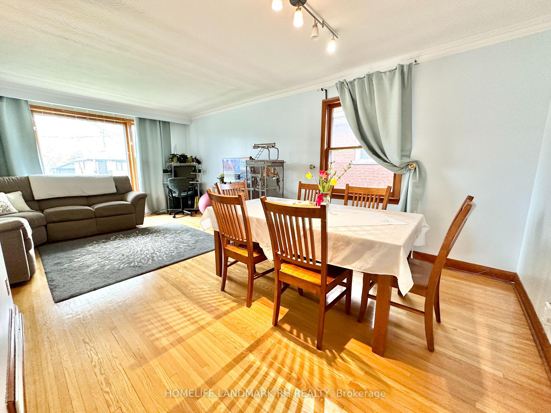 Photo 8 of 11 Bellman Avenue, Etobicoke, Alderwood — HOMEH
