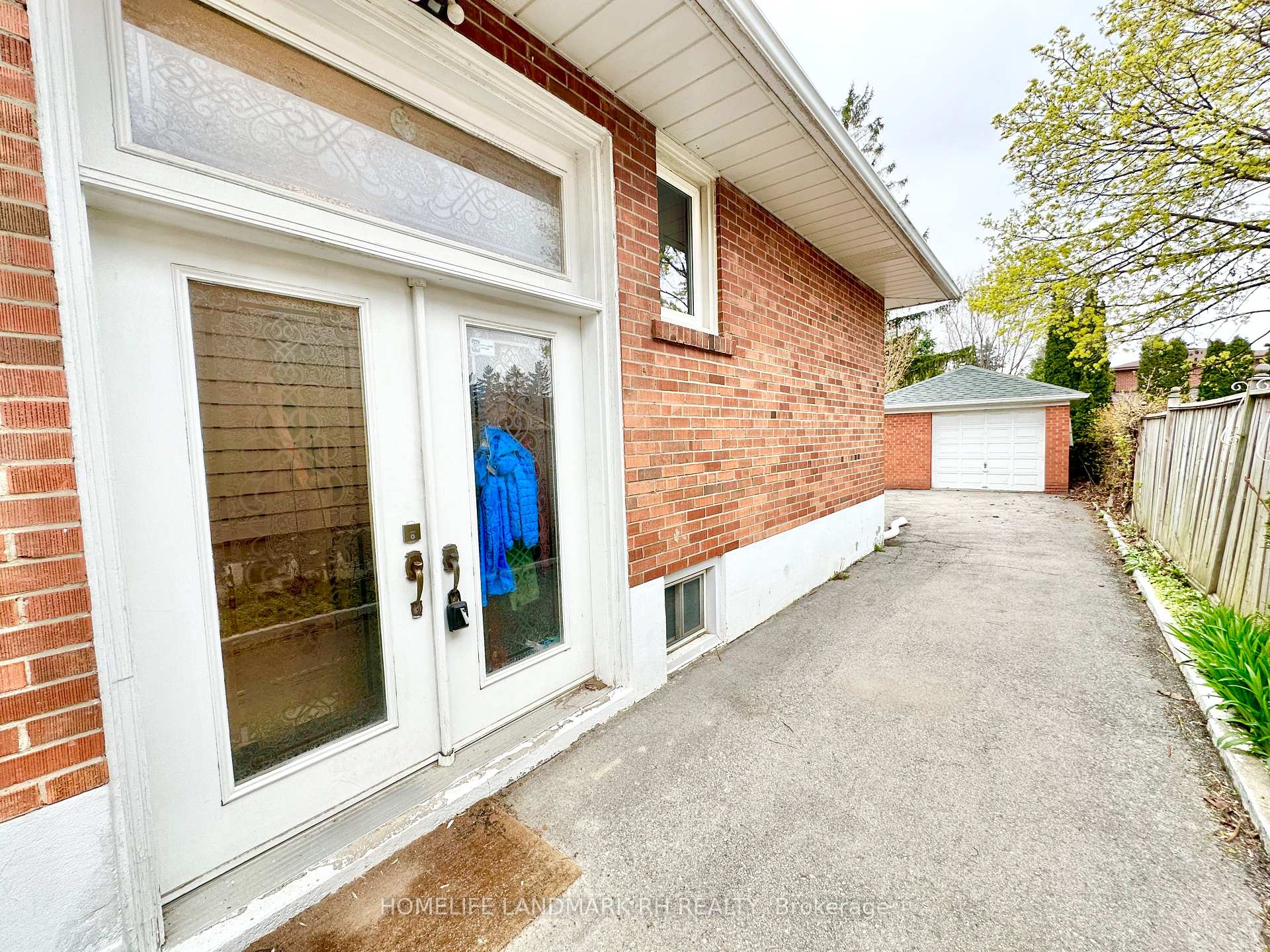 Photo 14 of 11 Bellman Avenue, Etobicoke, Alderwood — HOMEH