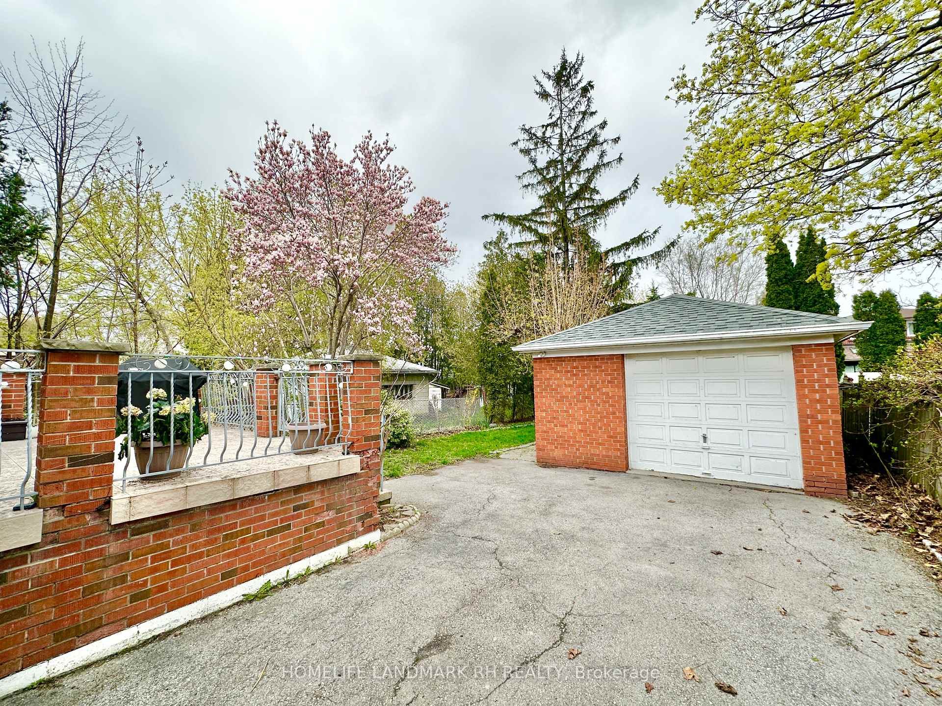 Photo 23 of 11 Bellman Avenue, Etobicoke, Alderwood — HOMEH
