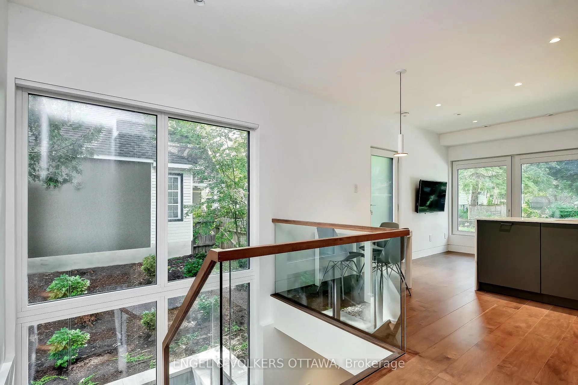 Photo 11 of 71 Clearview Avenue, Ottawa, Ottawa West/Tunneys Pasture — HOMEH