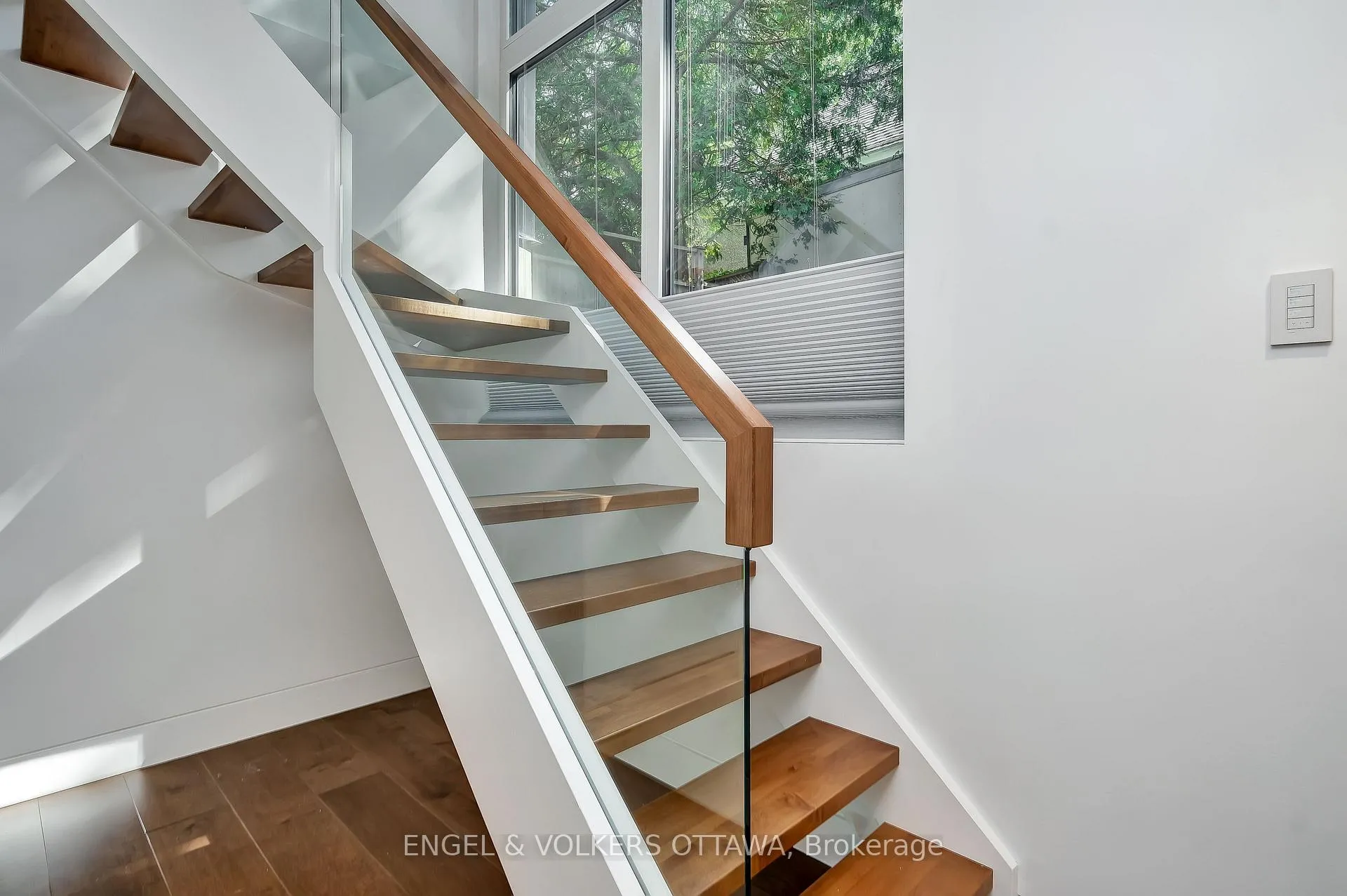 Photo 12 of 71 Clearview Avenue, Ottawa, Ottawa West/Tunneys Pasture — HOMEH