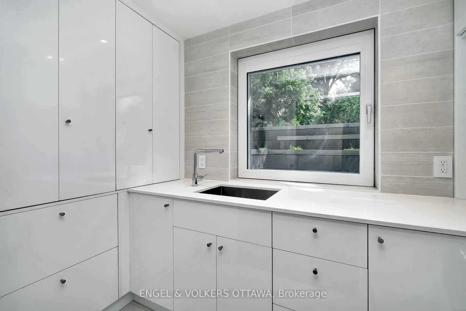 Photo 16 of 71 Clearview Avenue, Ottawa, Ottawa West/Tunneys Pasture — HOMEH
