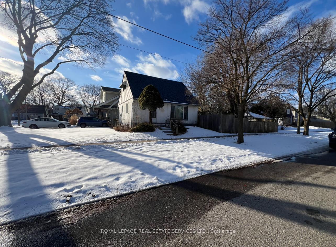 Photo 1 of 2 Dalston Road, Etobicoke, Alderwood — HOMEH