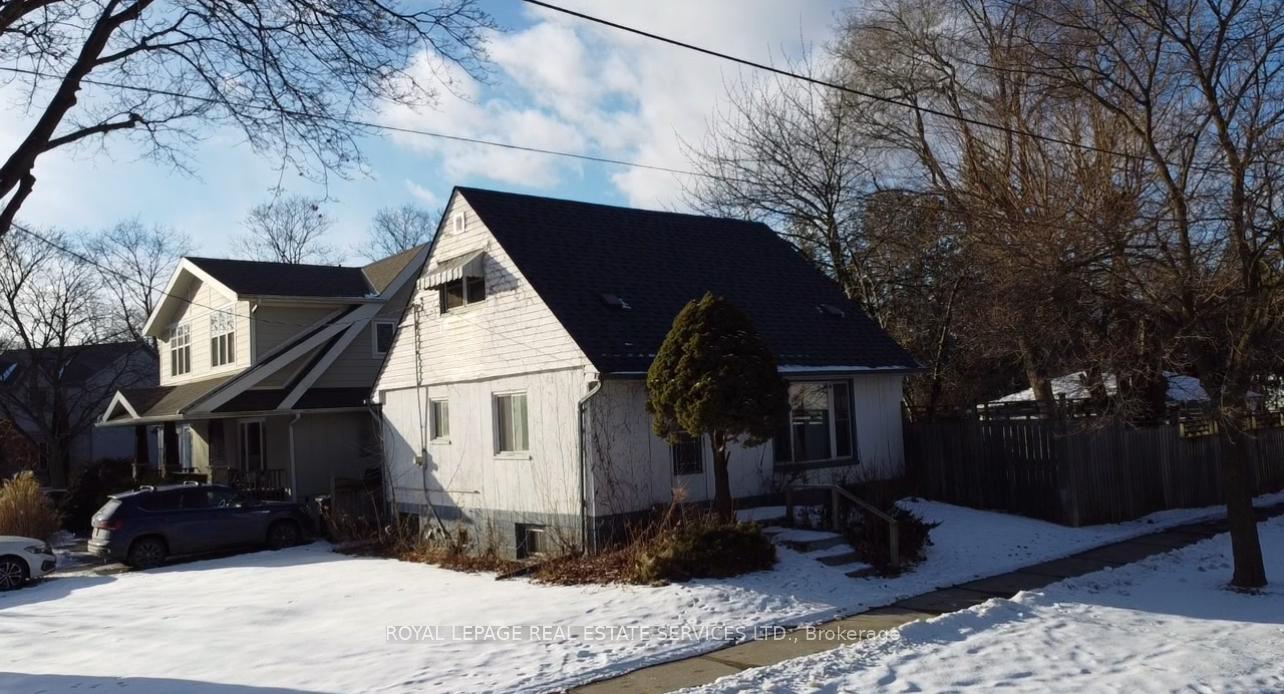 Photo 2 of 2 Dalston Road, Etobicoke, Alderwood — HOMEH