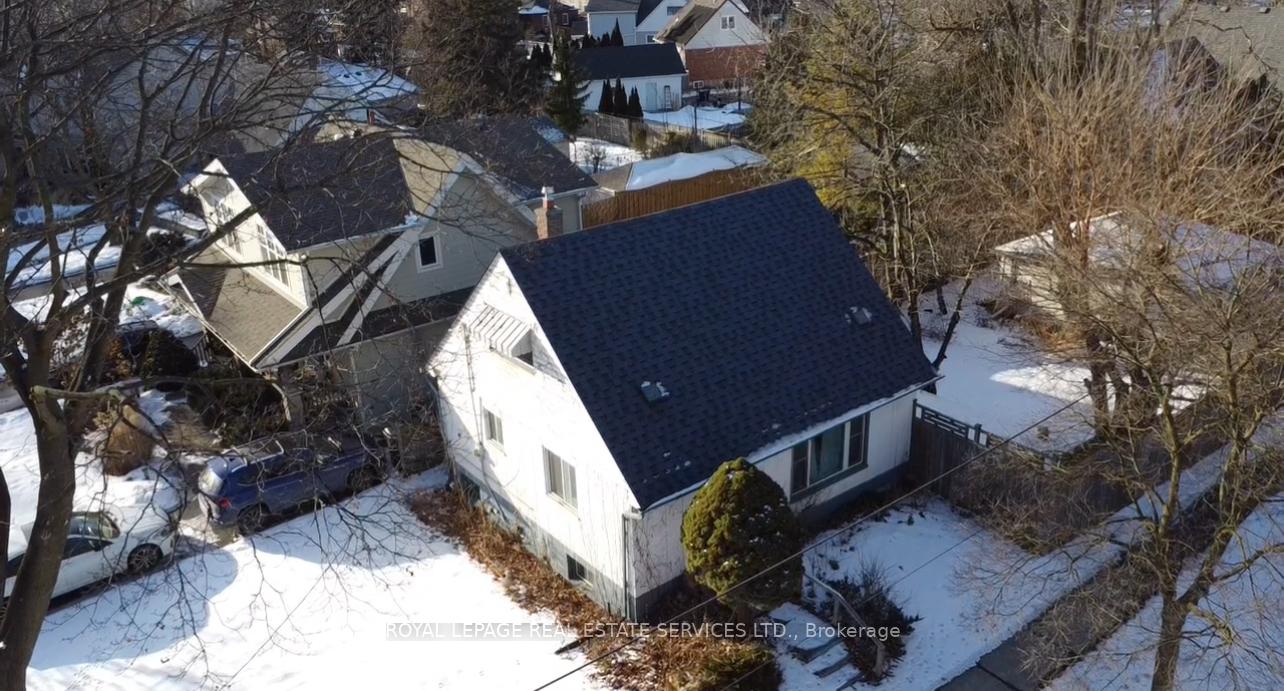 Photo 3 of 2 Dalston Road, Etobicoke, Alderwood — HOMEH