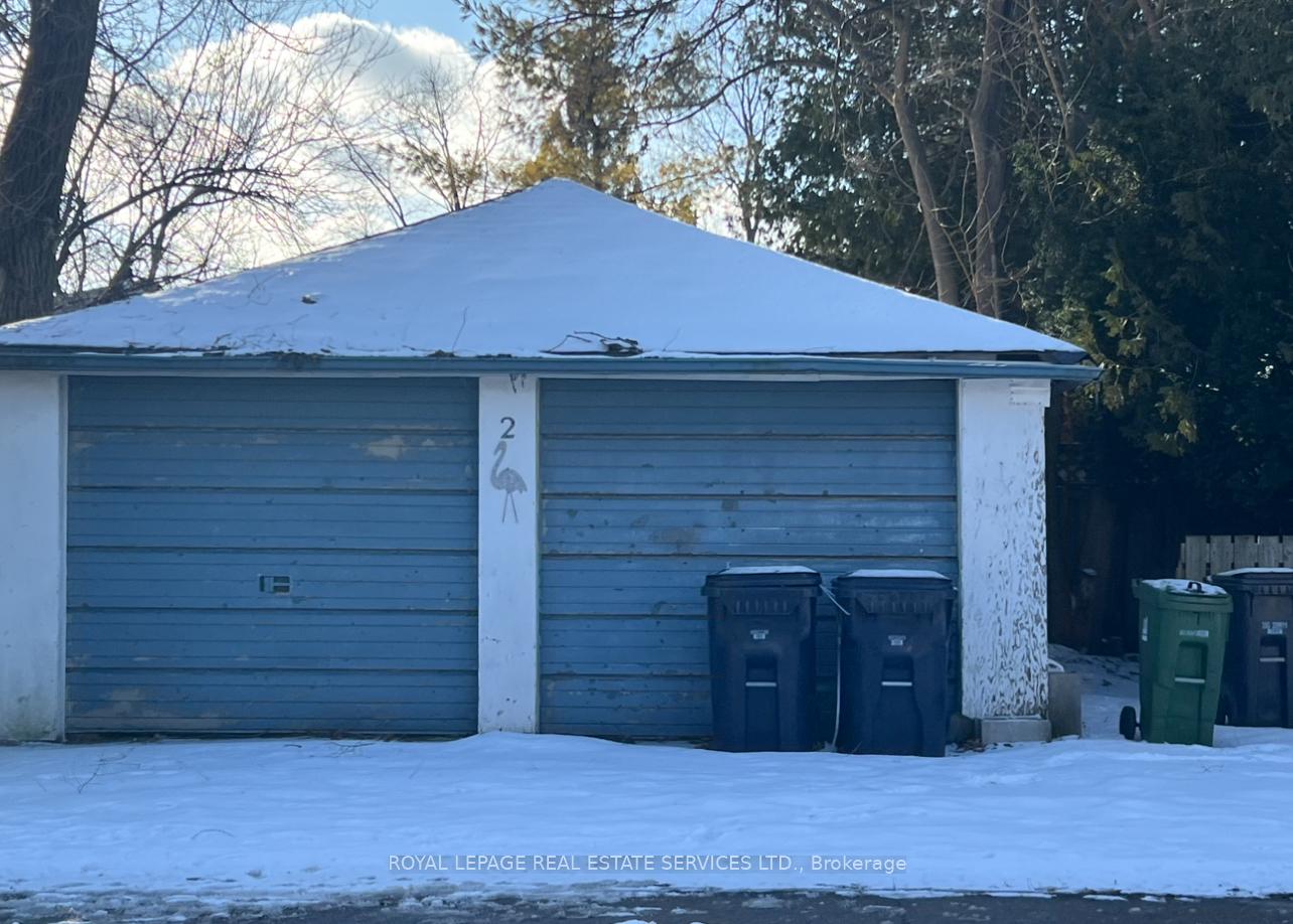 Photo 4 of 2 Dalston Road, Etobicoke, Alderwood — HOMEH