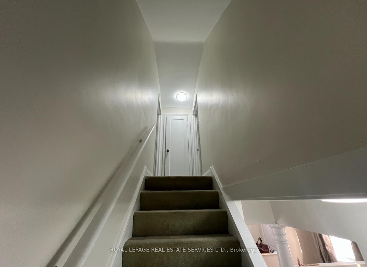 Photo 7 of 2 Dalston Road, Etobicoke, Alderwood — HOMEH