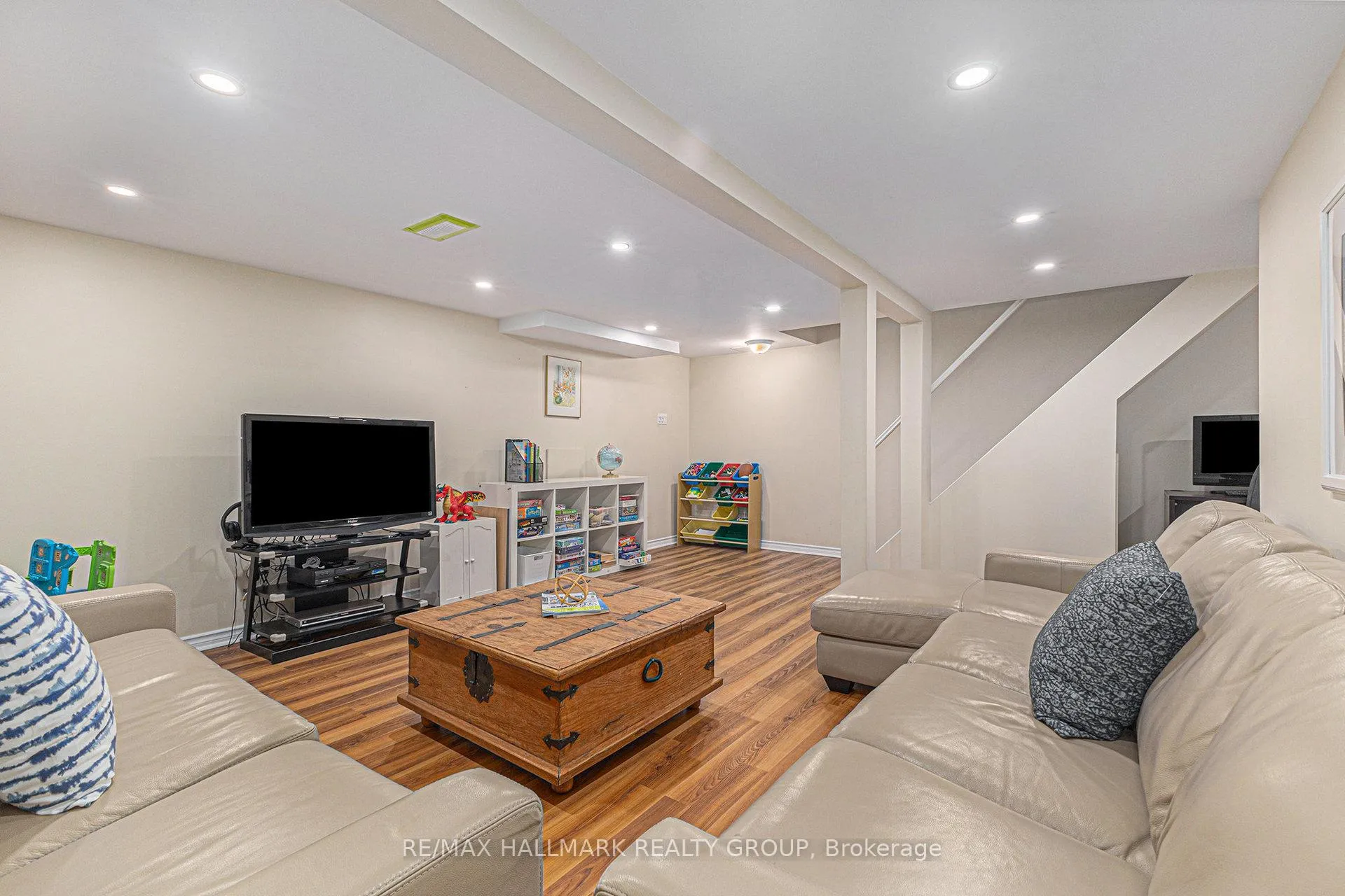 Photo 92 of 2168 Bickerton Avenue, Ottawa, Beacon Hill North — HOMEH