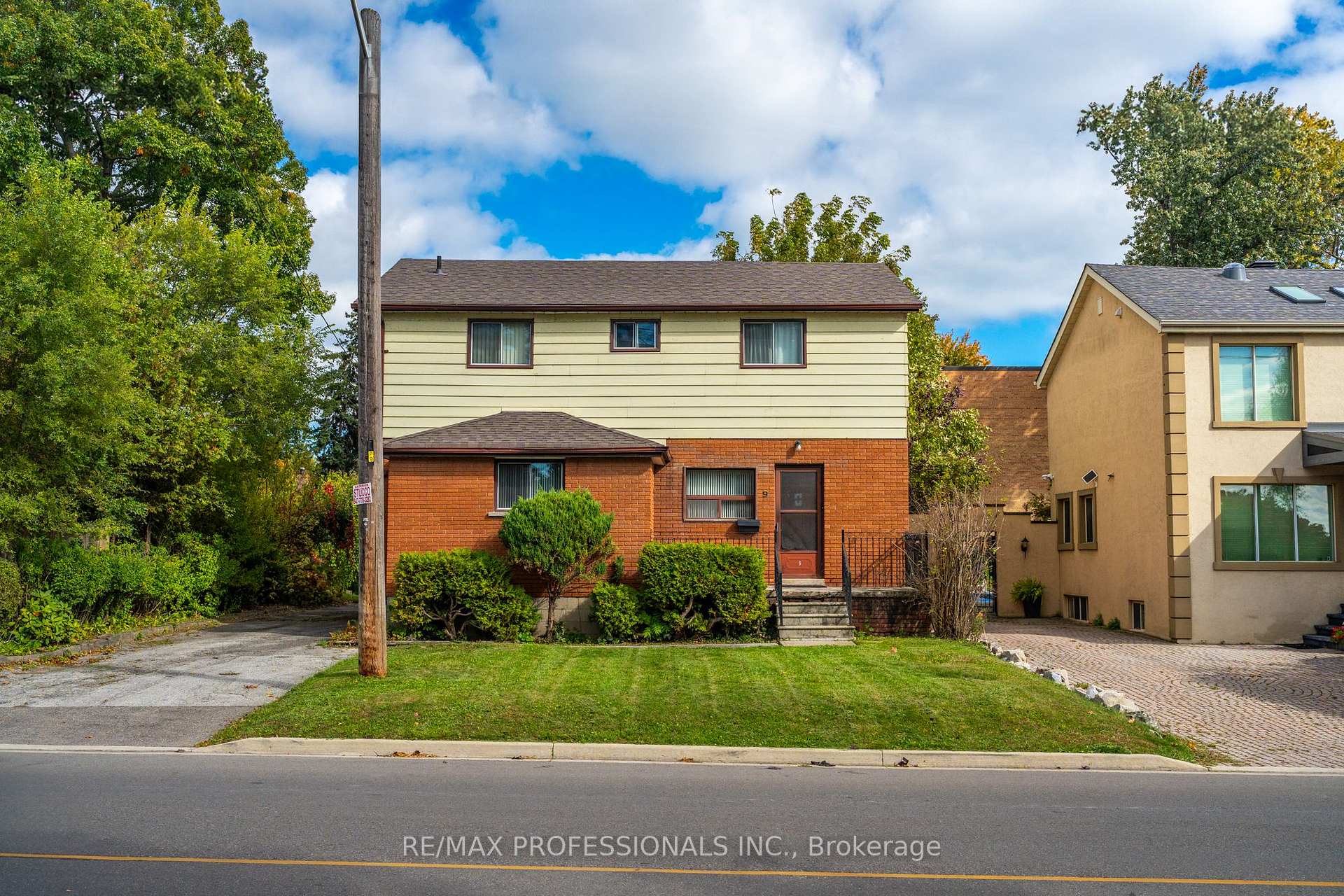 Photo 2 of 9 Thirty Sixth Street, Etobicoke, Long Branch — HOMEH