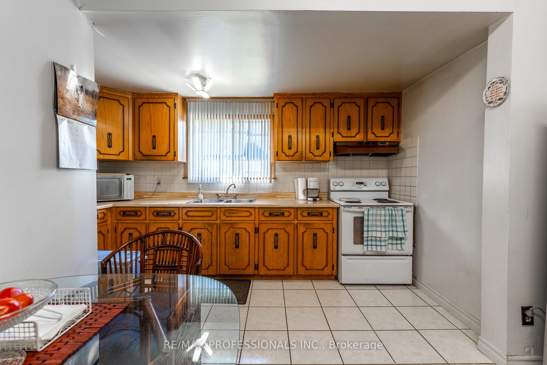 Photo 10 of 9 Thirty Sixth Street, Etobicoke, Long Branch — HOMEH