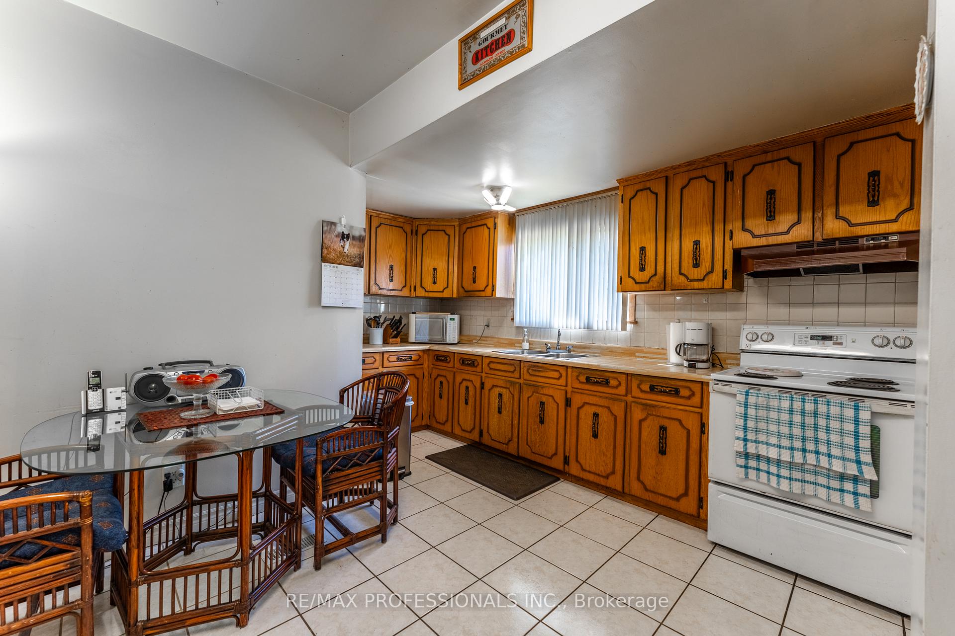 Photo 11 of 9 Thirty Sixth Street, Etobicoke, Long Branch — HOMEH